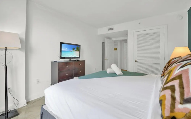 Relaxing Condo with Free Parking