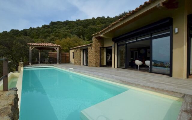 Villa piscine à débordement panorama