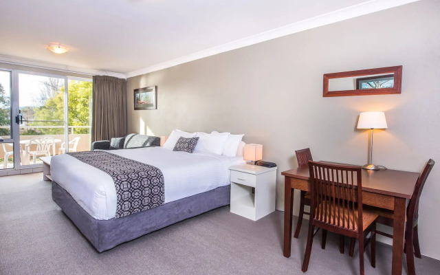 Horizons Lake Jindabyne