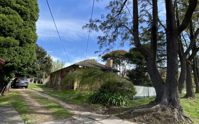 Mitcham train station  2 bedrooms unit