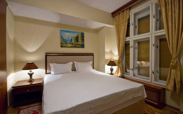 Travelling Actor - Inn