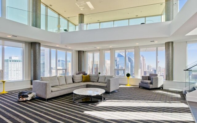 Luxury Mark on 10th