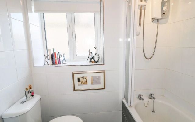 Beachside and Golf Apartment