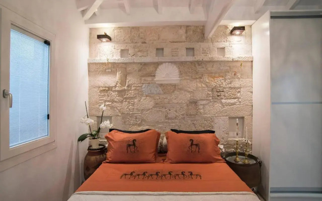 Eftopia Beachfront Studio