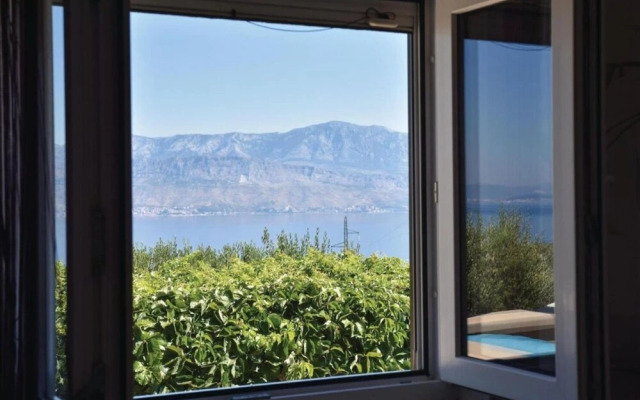 Ita - With Pool and View - H