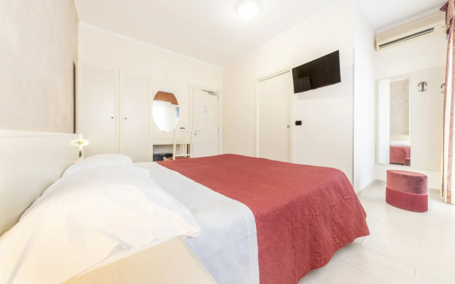 Gold Hotel
