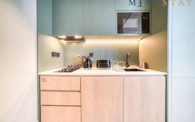 Chic Studio w Panoramic Burj Khalifa Views