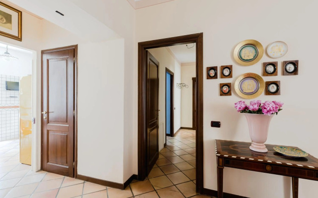 Classic apartment near the Colosseum