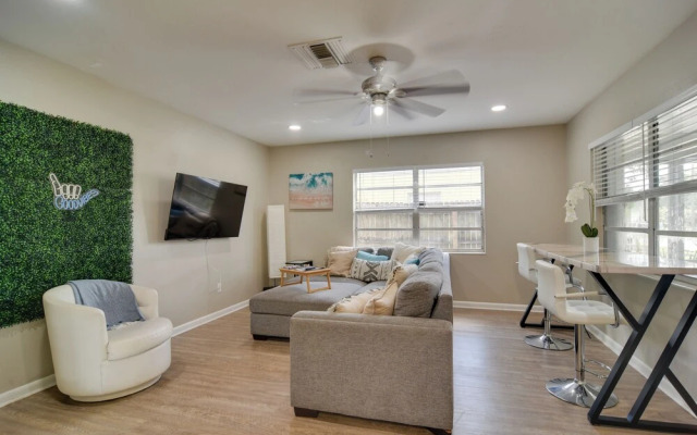 4 Mi to Dtwn: Pet-friendly Tampa Retreat