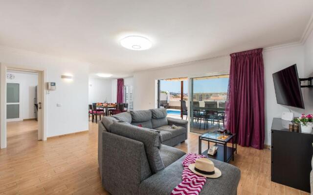 Beautiful VILLA Sahara, bbq, heated pool!