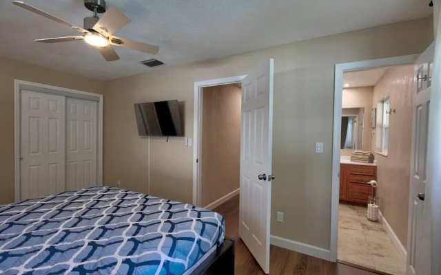 Sunny Escape-heated Pool