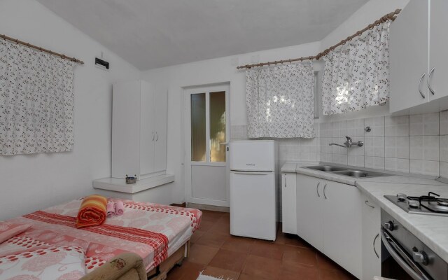 Apartments Robinzon Milivoj