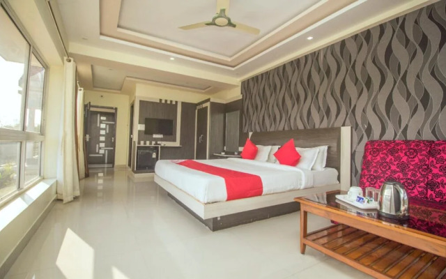 Hotel Debrani International