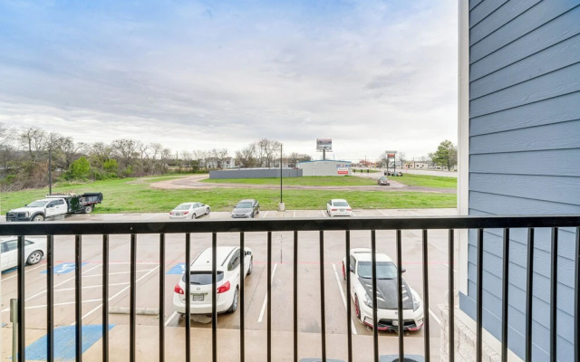 Close to Lakes & Museums: Bonham Vacation Rental