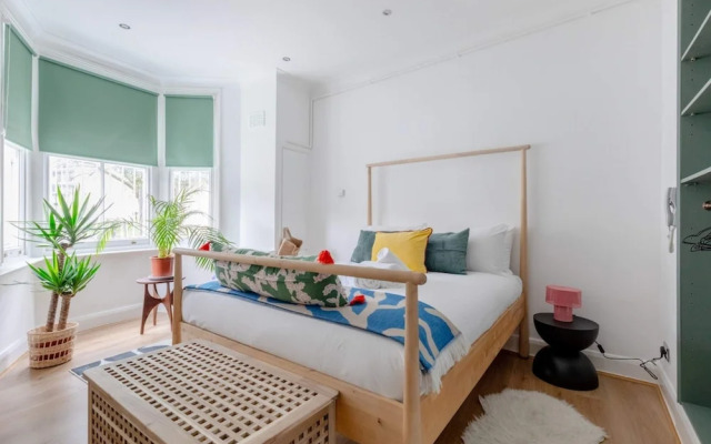 Central & Charmingly Curated 1BD Wifi Fulham