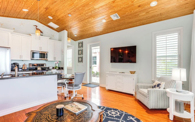 Waterfront Stuart Oasis w/ Hot Tub & Dock!