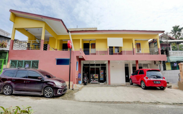 Vaccinated Staff - OYO 90190 Asha Kost Syariah