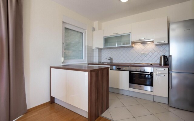 Beautiful Home in Makarska With Wifi and 7 Bedrooms