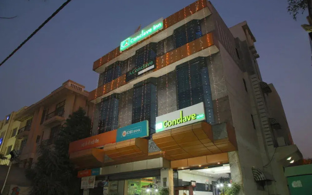 OYO 13052 Hotel Conclave Inn