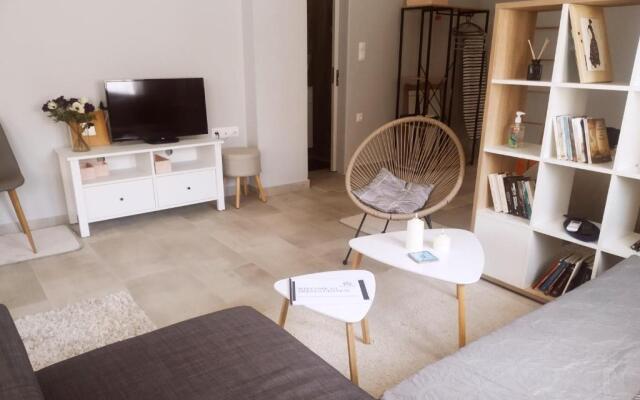 Xrysa's Central City Apartment