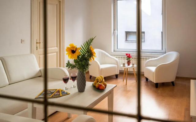 Bright and Modern 1bdr Apartment in the Center