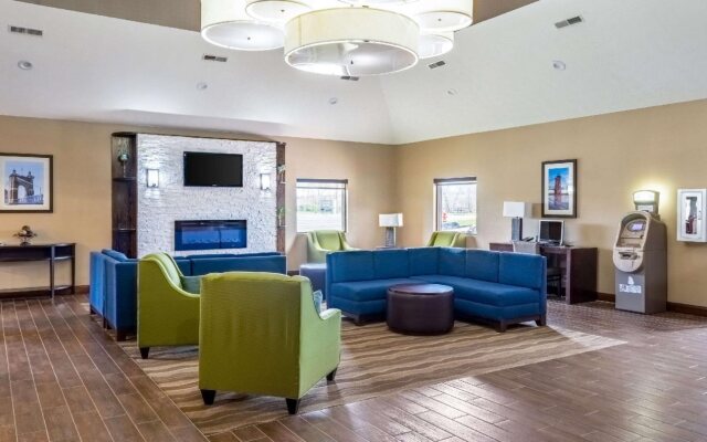 Comfort Inn & Suites Cincinnati Eastgate