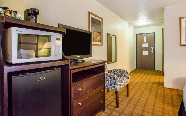 Quality Inn & Suites Marinette
