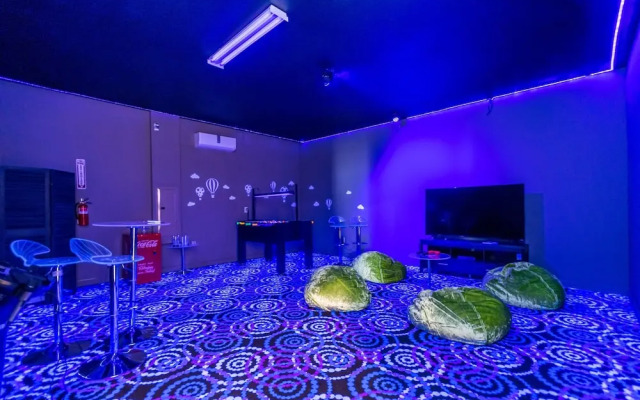 8 Bdrm Villa W Game Room and Cinema