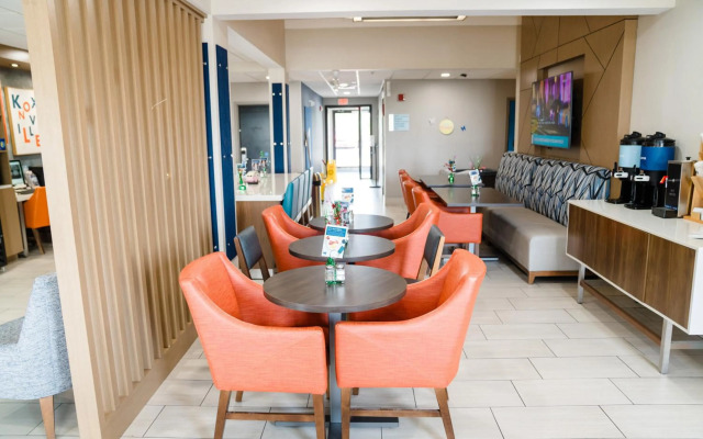 Holiday Inn Express & Suites Knoxville-North-I-75 Exit 112 by IHG