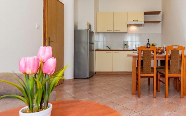 Attractive Apartment in Banjole near Fratarski Otok Island