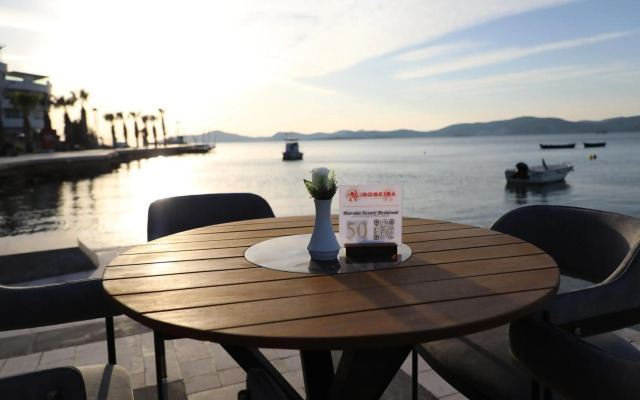 Roseira Mar-Inn Luxury