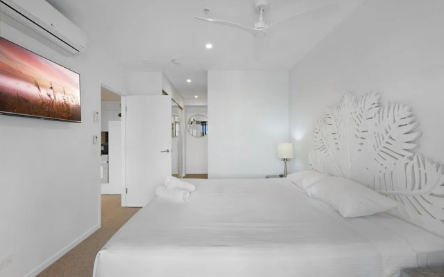 Luxe Beachfront 2-bed With Gym, Pool & Views – Guest Rooms – Gold Coast