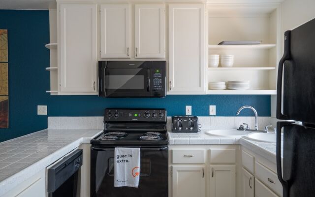 WanderJaunt | Emerald St Townhomes