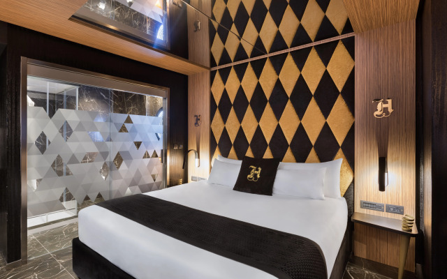 H Hotel