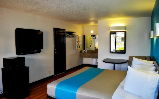 Sky Palace Inn & Suites by Jasper Beeville