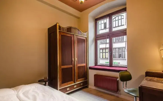 Maven Apartment