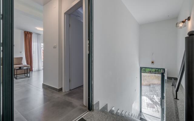 Apt With Terrace and sea View, in Heart of Split