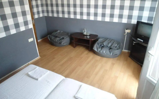 Hotel 444