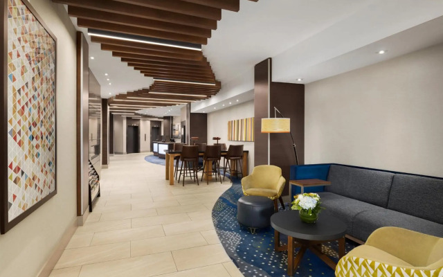 Holiday Inn Express Vancouver-Metrotown (Burnaby) by IHG