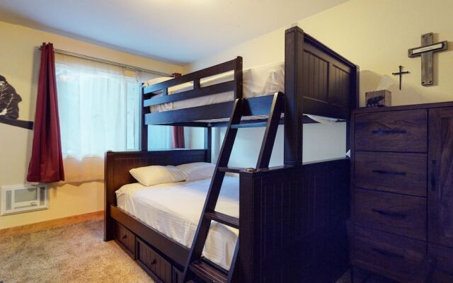 Mammoth Estates #140 2 Bedroom Condo by RedAwning