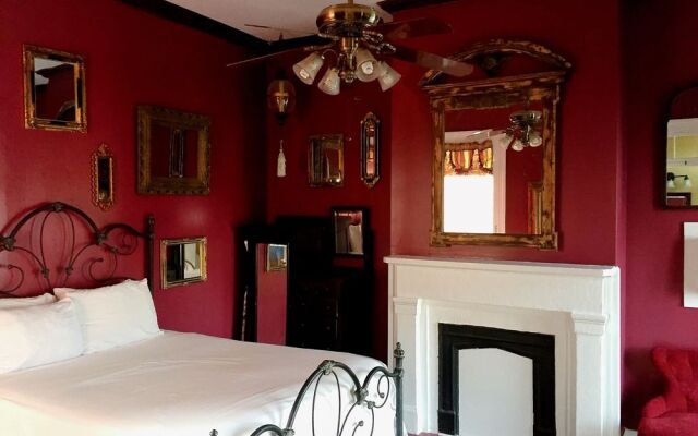 Creole Gardens Guesthouse and Inn