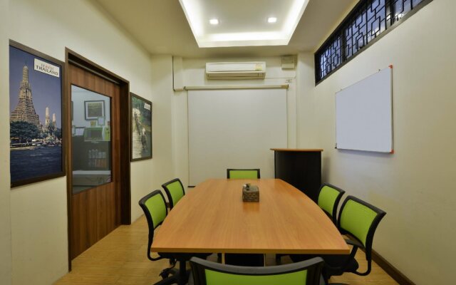 iCheck inn Gems Center Silom
