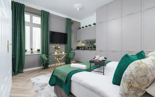 Studio With Jacuzzi by Renters Prestige