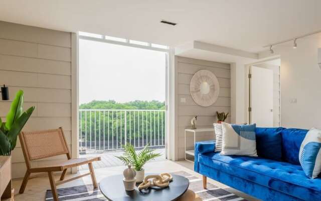 w Lovely 3BR With Modern Balcony in Panama