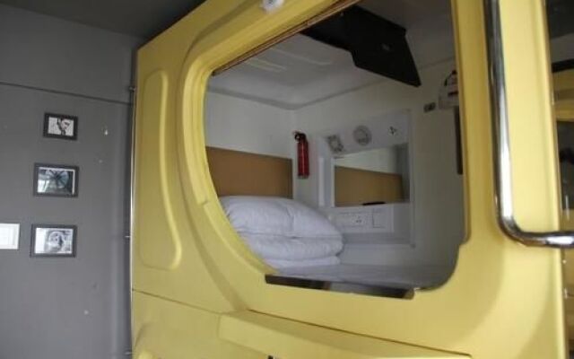 Simple Capsule Apartment