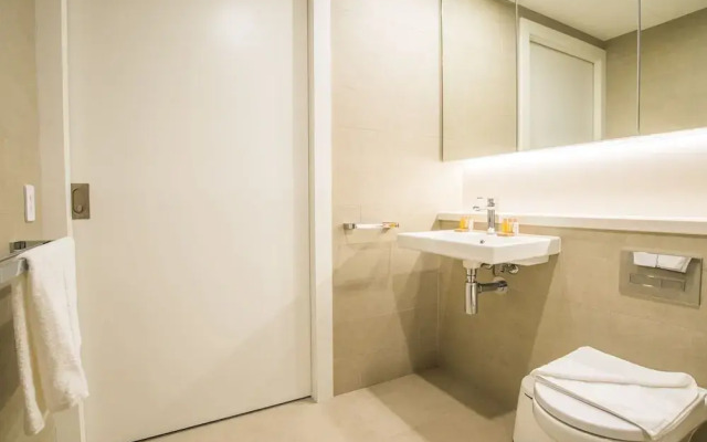 2bed1bath High-end APT at Olympic Parkviews+p