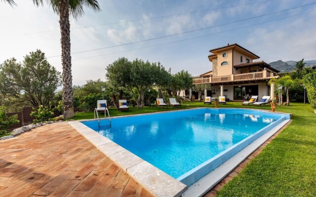 Giardini-naxos Beautiful Villa With Pool
