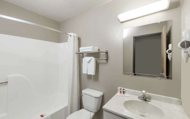 Super 8 by Wyndham Hays KS