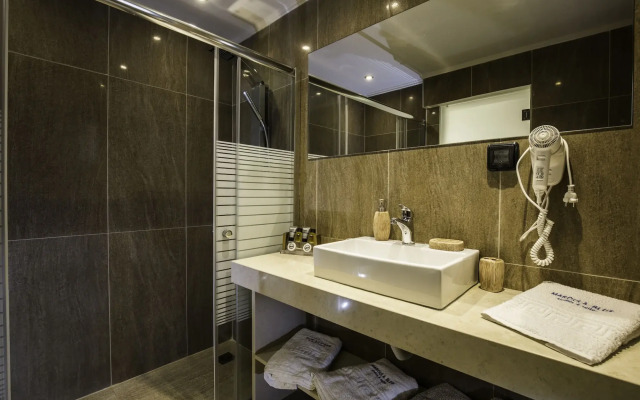 Maroula Blue Studios & Suites