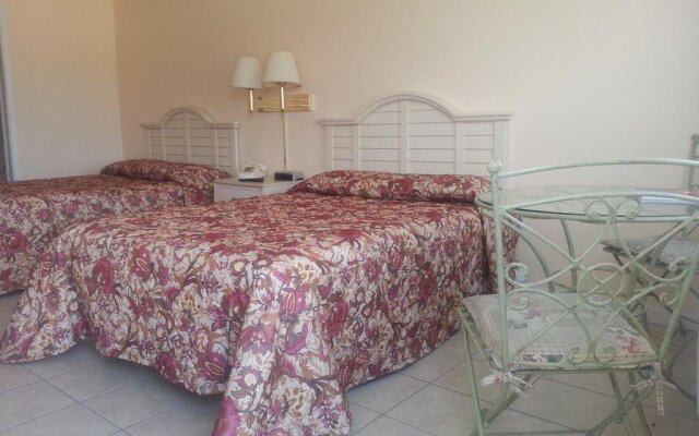 Lowes Wharf Marina Inn